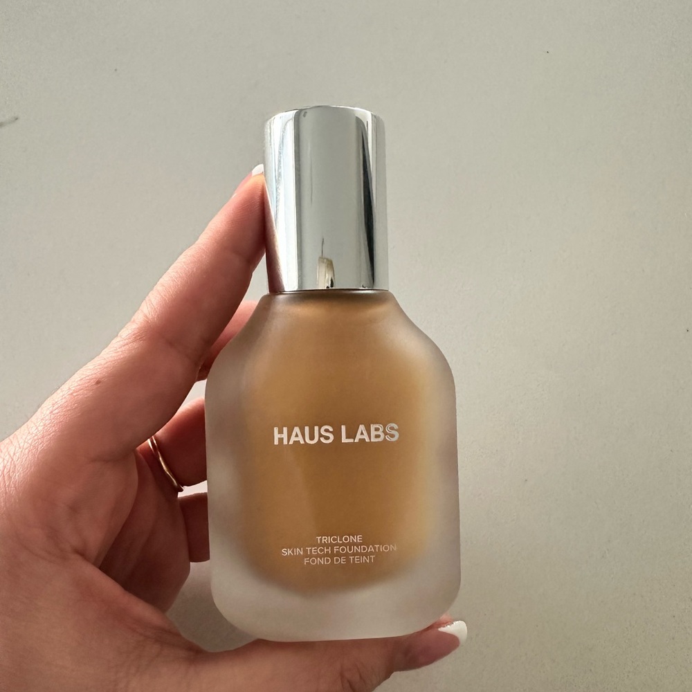 Haus Labs Medium Cool Foundation